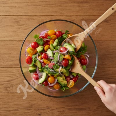 Salade tomate, avocat et oignon